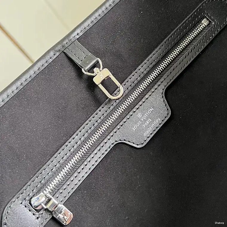 Bags LV 2411YA0267 0520